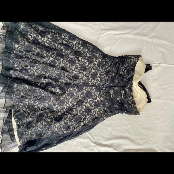 Halter neck black dress - Picture 6 of 7